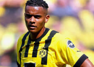Manchester City have completed the signing of Swiss defender Manuel Akanji